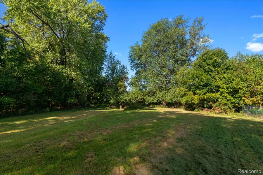 15116 Charluene Drive, Fenton, MI 48430 - Image #2