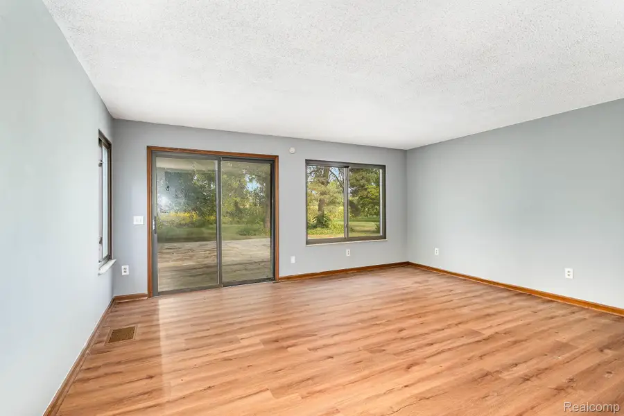 5430 Tittabawassee Road, Saginaw, MI 48604 - Image #3