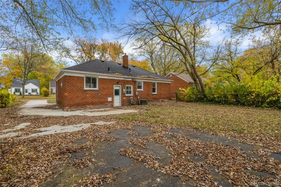 24221 Cloverlawn Street, Oak Park, MI 48237 - Image #3