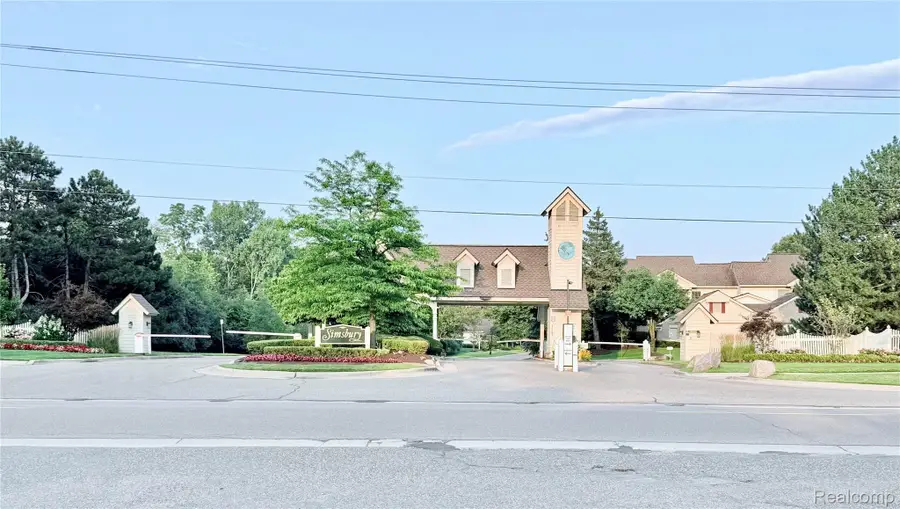 7288 Simsbury Dr. Drive #24, West Bloomfield, MI 48322 - Image #3