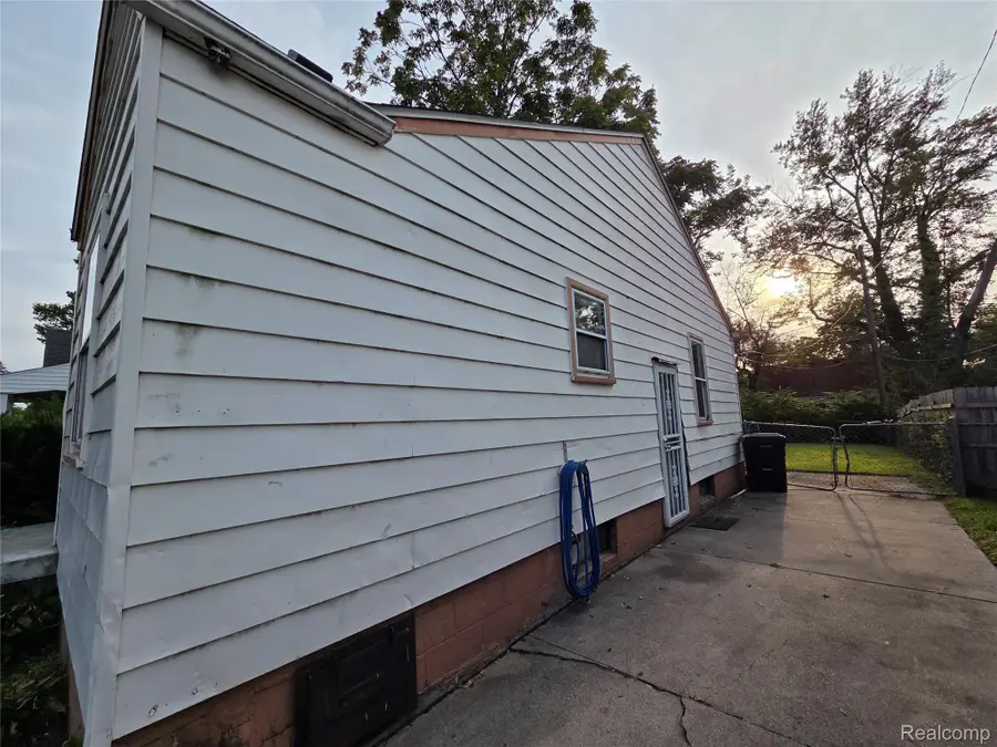 18997 Plainview Avenue, Detroit, MI 48219 - Image #2