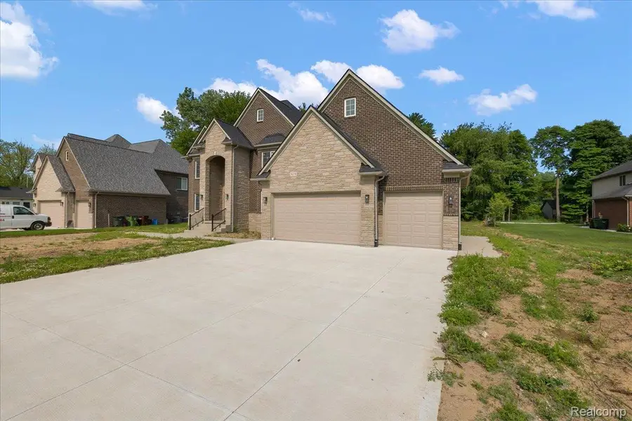 56350 Willow Creek Boulevard, Utica, MI 48316 - Image #3