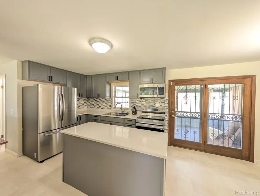 2470 Tandy Drive, Flint, MI 48532 - Image #2