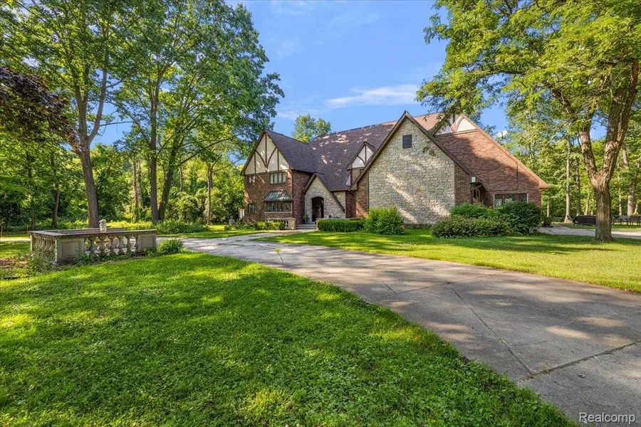 1600 Mill Race, Rochester Hills, MI 48306 - #2