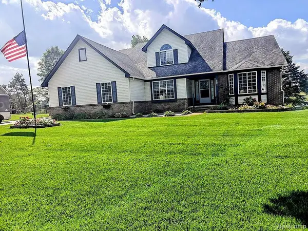 221 Maplewood Drive, Clarkston, MI 48348