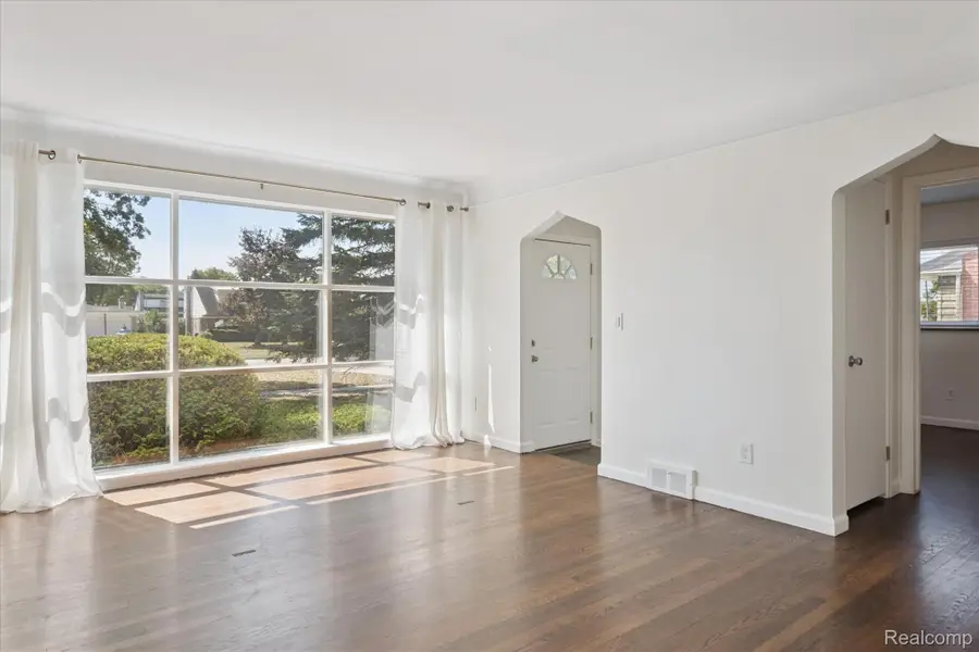 17220 W 13 Mile Road, Beverly Hills, MI 48025 - Image #3