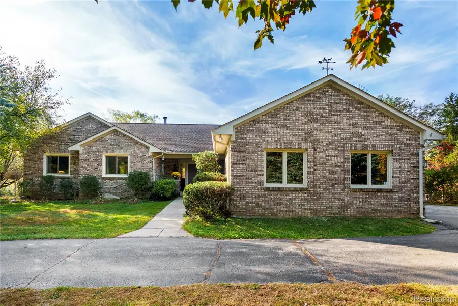 990 Brewer Road, Leonard, MI 48367 - Image #2