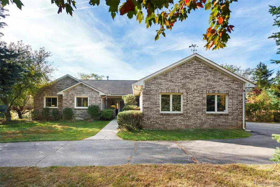 990 Brewer Road, Leonard, MI 48367 - Image #3