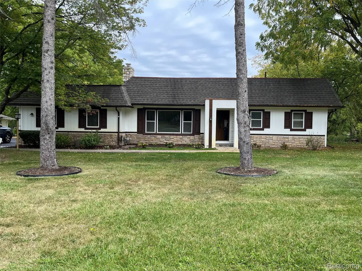 3930 Harris Lane, West Bloomfield, MI 48323 - Image #1