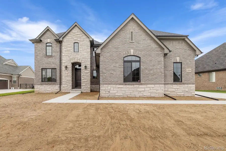 2166 Heidi Dr, Oxford, MI 48370 - Image #2