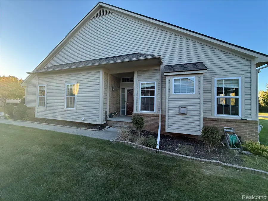 6063 Pine Cone Drive, Grand Blanc Charter Township, MI 48439 - Image #2