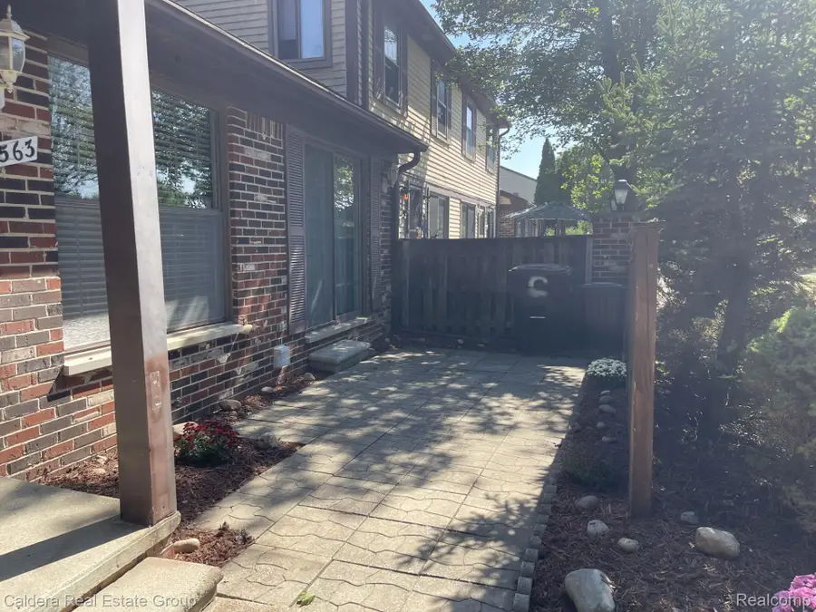 39563 Heatherheath Drive, Clinton Charter Township, MI 48038 - Image #2