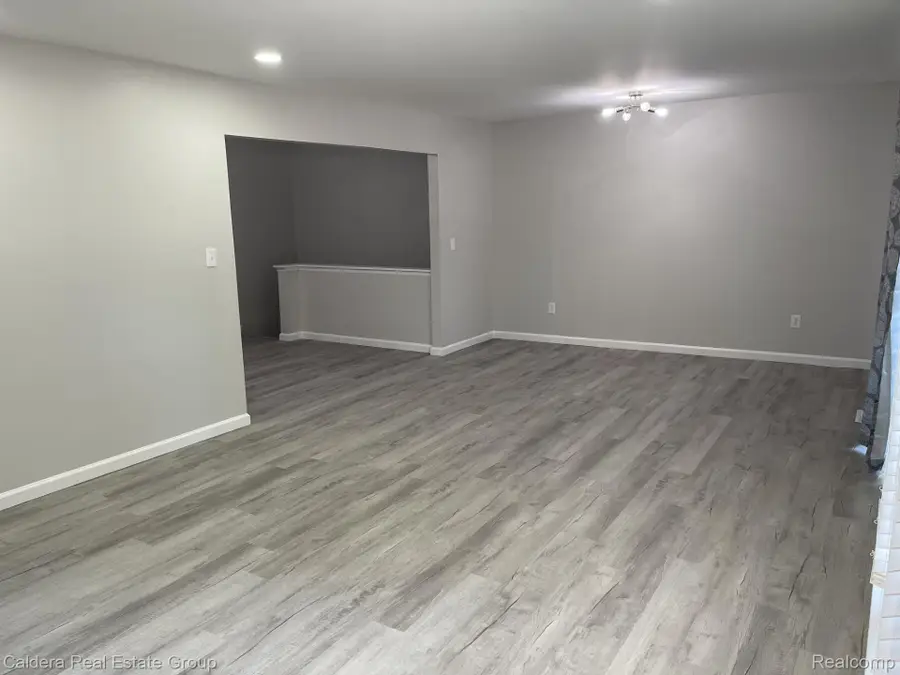 39563 Heatherheath Drive, Clinton Charter Township, MI 48038 - Image #3