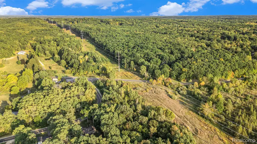 10198 Carmer Road, Fenton, MI 48430 - Image #3