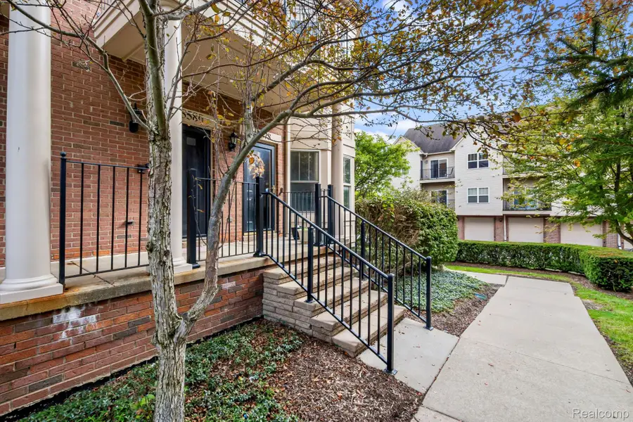 25580 Portico Lane, Novi, MI 48375 - Image #2