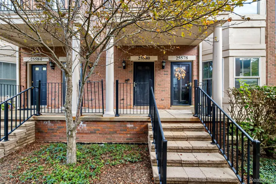 25580 Portico Lane, Novi, MI 48375 - Image #3