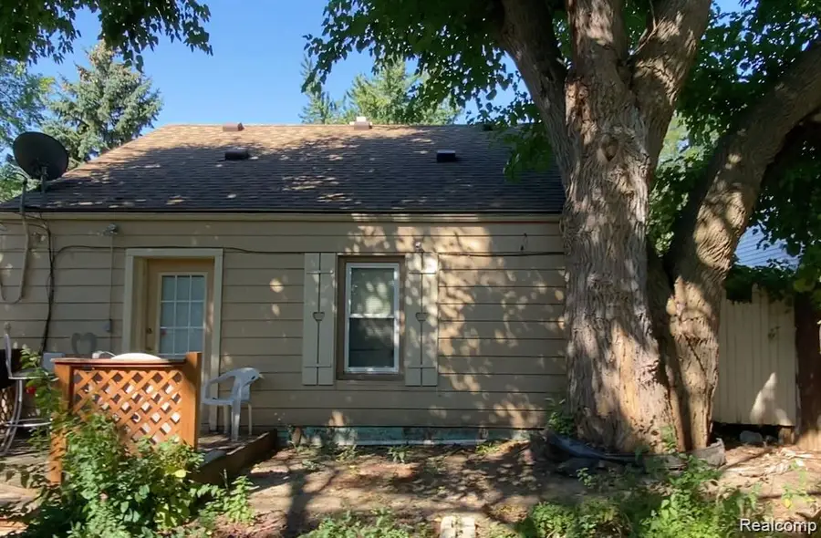 22780 Rosalind Avenue, Eastpointe, MI 48021 - Image #3