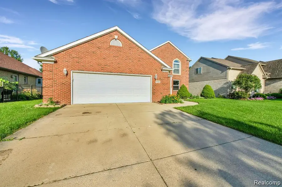 41664 Stonehenge Manor Drive, Clinton Charter Township, MI 48038 - Image #3