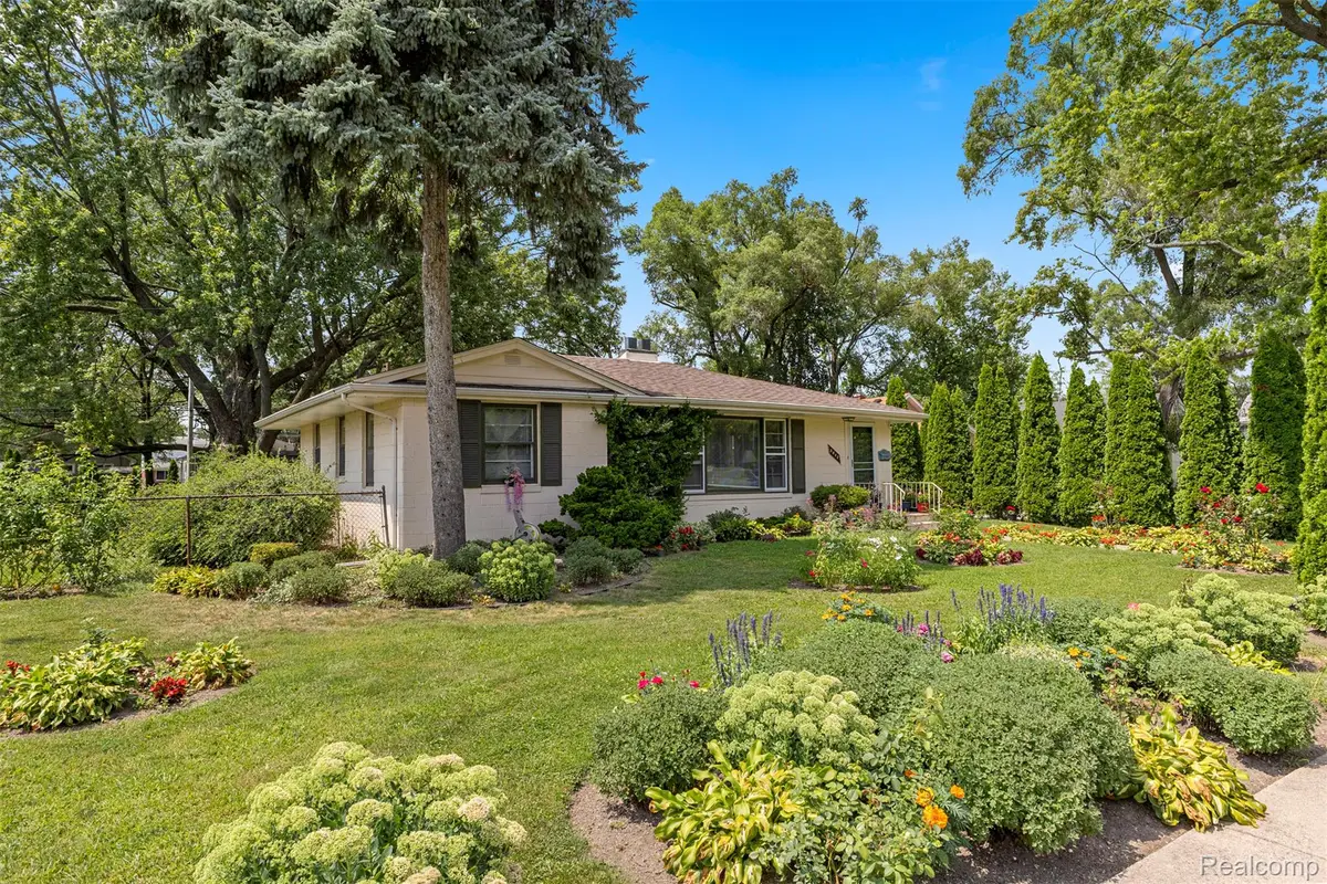 5648 Hipp Street, Dearborn Heights, MI 48125 - Image #1