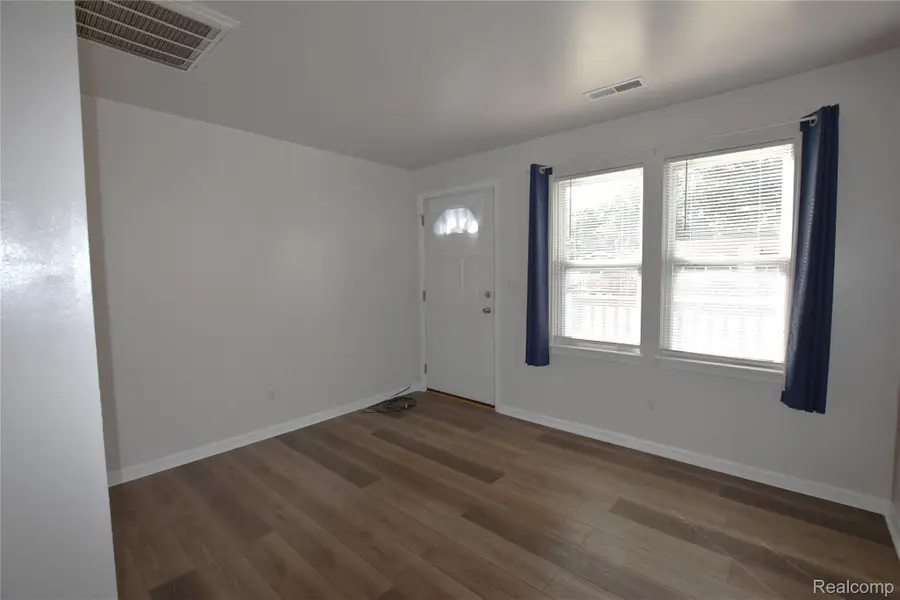 2207 E Boatfield Avenue, Burton, MI 48529 - Image #3