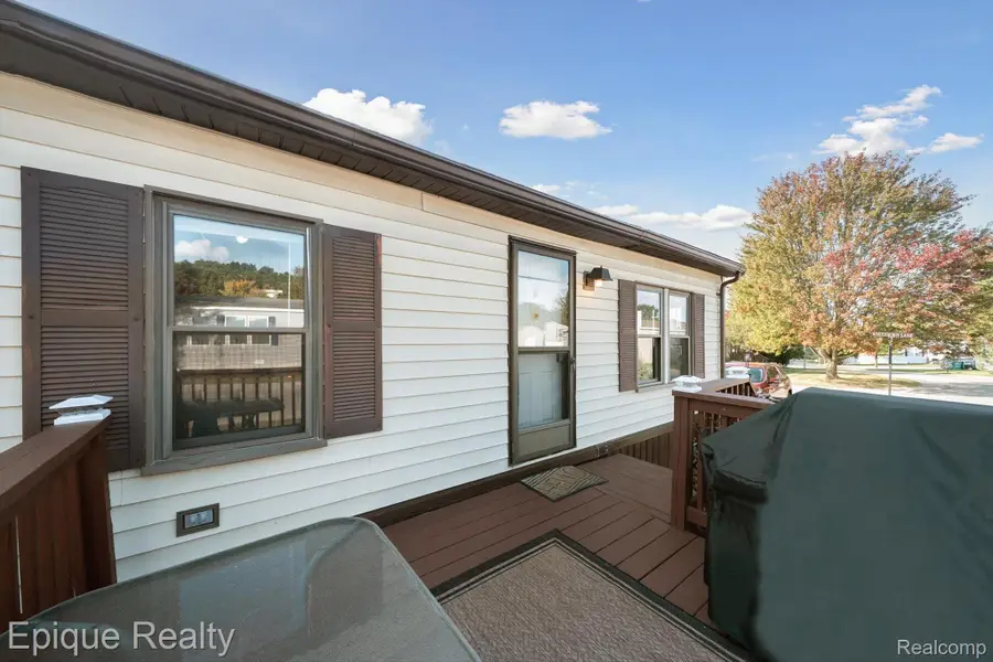 9435 Hunters Rill Road, Fenton, MI 48430 - Image #2