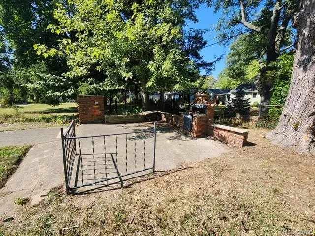 1160 Dorchester Avenue, Bloomfield, MI 48302 - Image #2