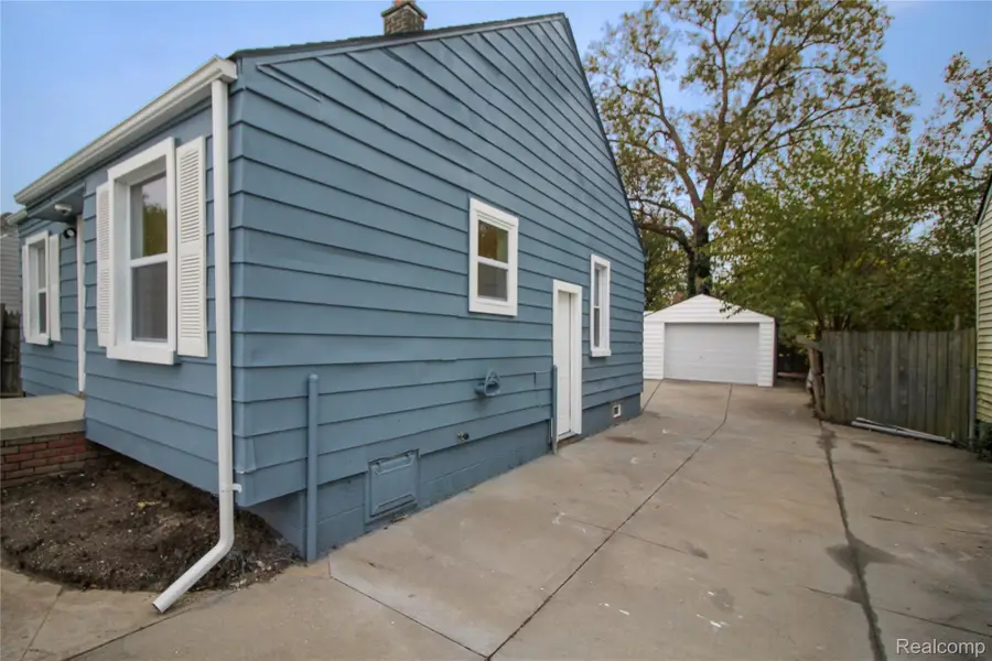 20560 Dresden Street, Detroit, MI 48205 - Image #2