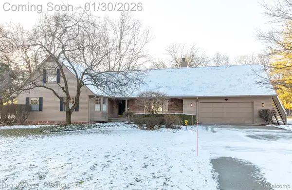 2734 Lenox, Troy, MI 48098