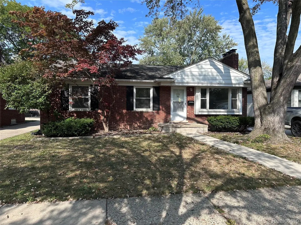 21315 Prestwick Avenue, Harper Woods, MI 48225 - Image #1