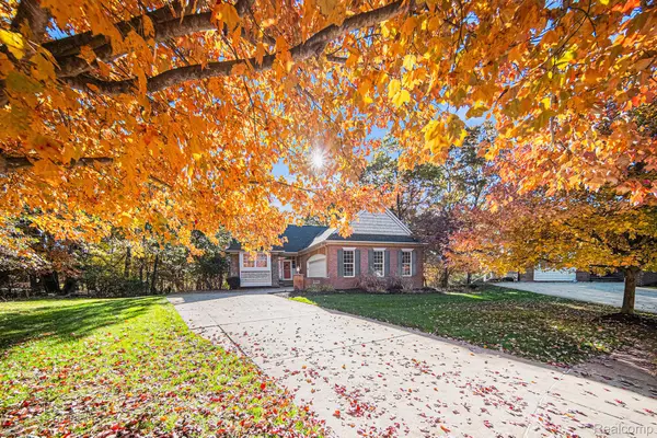 9993 Tioga Trail, Pinckney, MI 48169