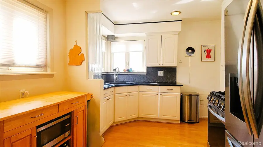 31701 Lamar Drive, Farmington, MI 48336 - Image #2