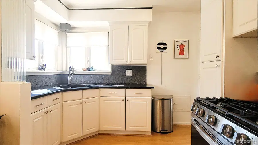 31701 Lamar Drive, Farmington, MI 48336 - Image #3