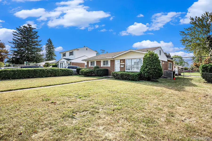 11406 Plumridge Boulevard, Sterling Heights, MI 48313 - Image #2