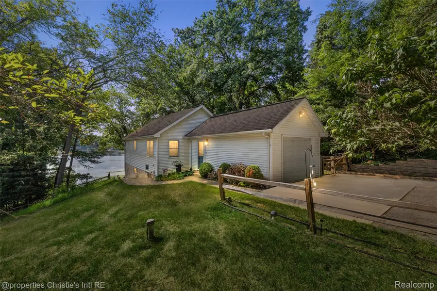 11113 Perch Lake Drive W, Somerset Township, MI 49233 - Image #2
