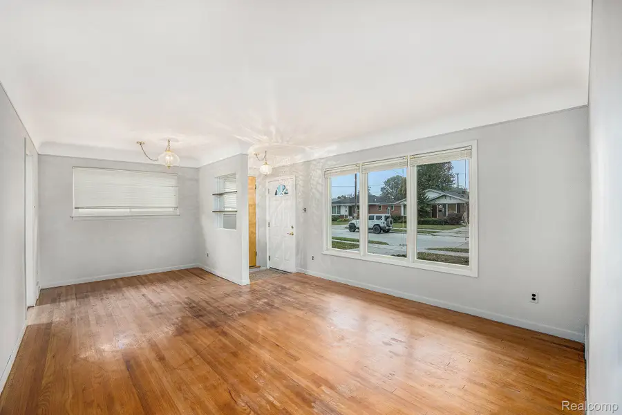 22618 Millenbach Street, Saint Clair Shores, MI 48081 - Image #3