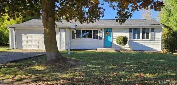 8466 Silver Lake Rd, Linden, MI 48451