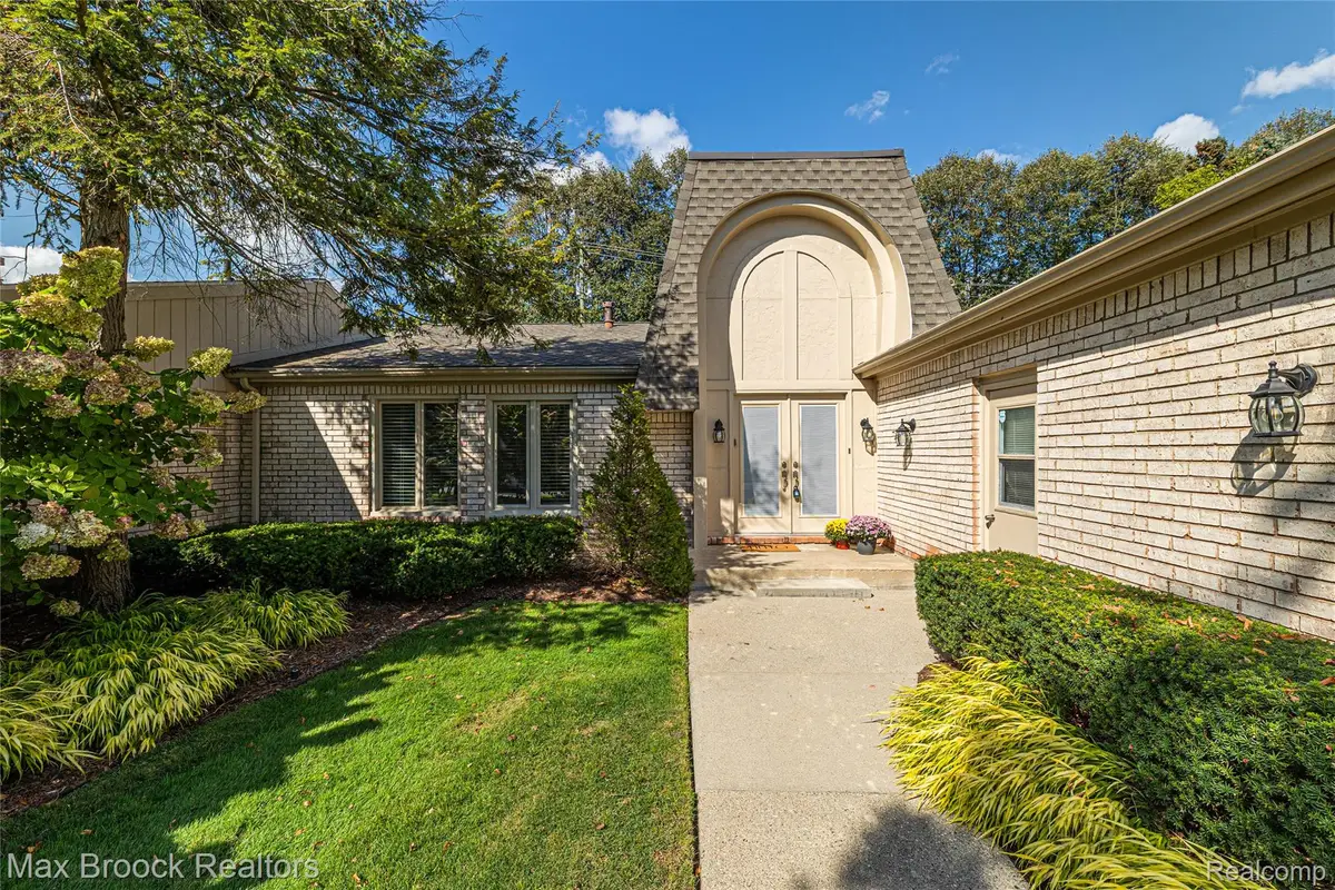 5163 Woodlands Drive, Bloomfield, MI 48302 - Image #1
