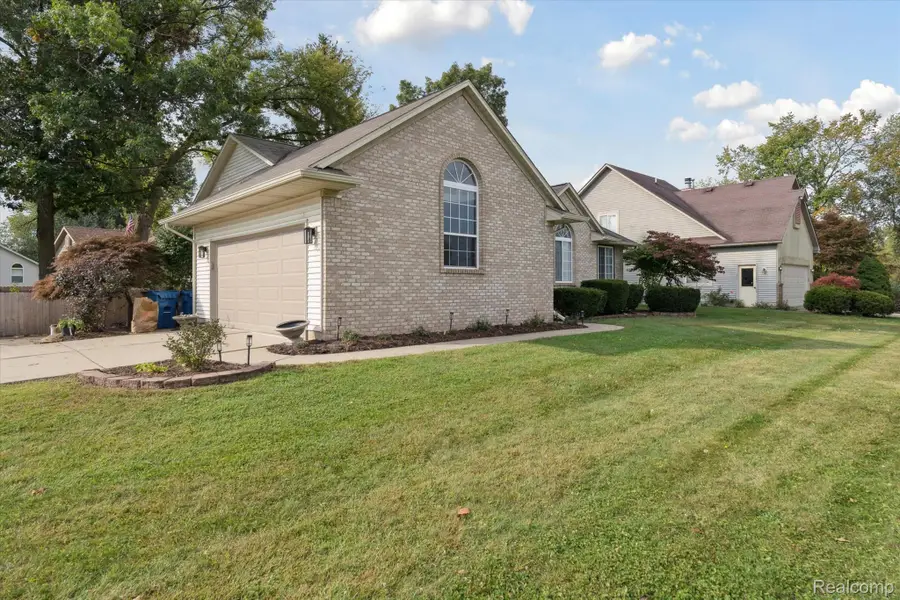 2447 Grove Park Road, Fenton, MI 48430 - Image #2