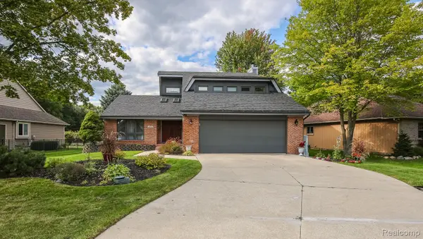 3151 Loon Lake Shores Road, Waterford, MI 48329