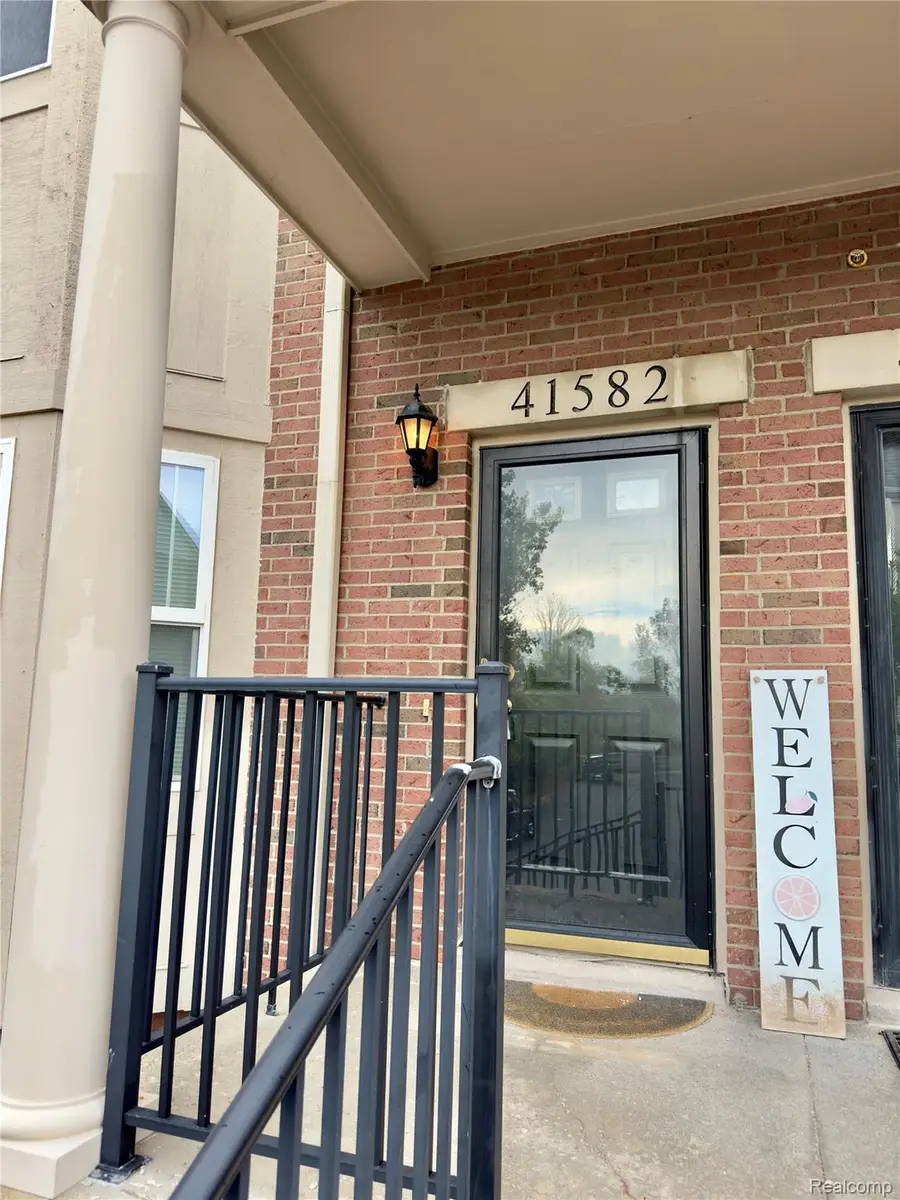 41582 Hamlet Lane #68, Novi, MI 48375 - Image #2