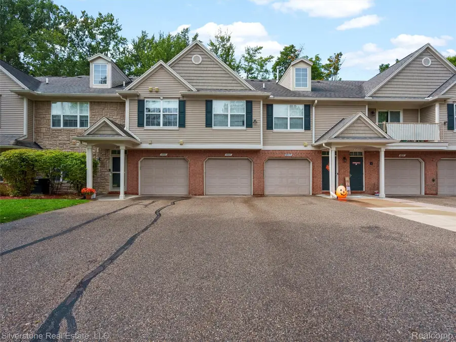 49207 W Woods Drive, Shelby Charter Township, MI 48317 - Image #3