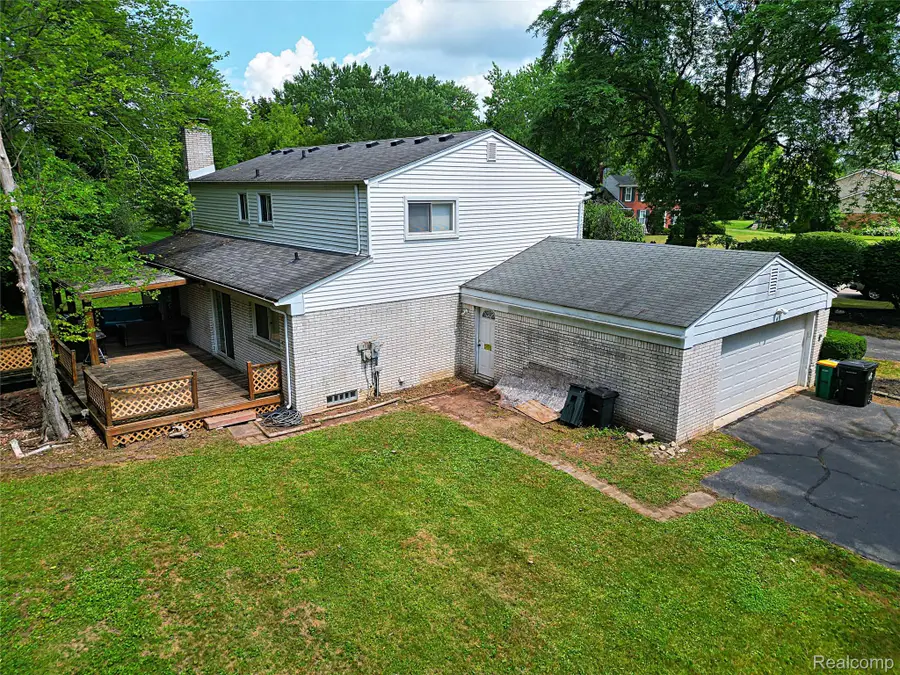 30851 Woodstream Drive, Farmington Hills, MI 48334 - Image #3