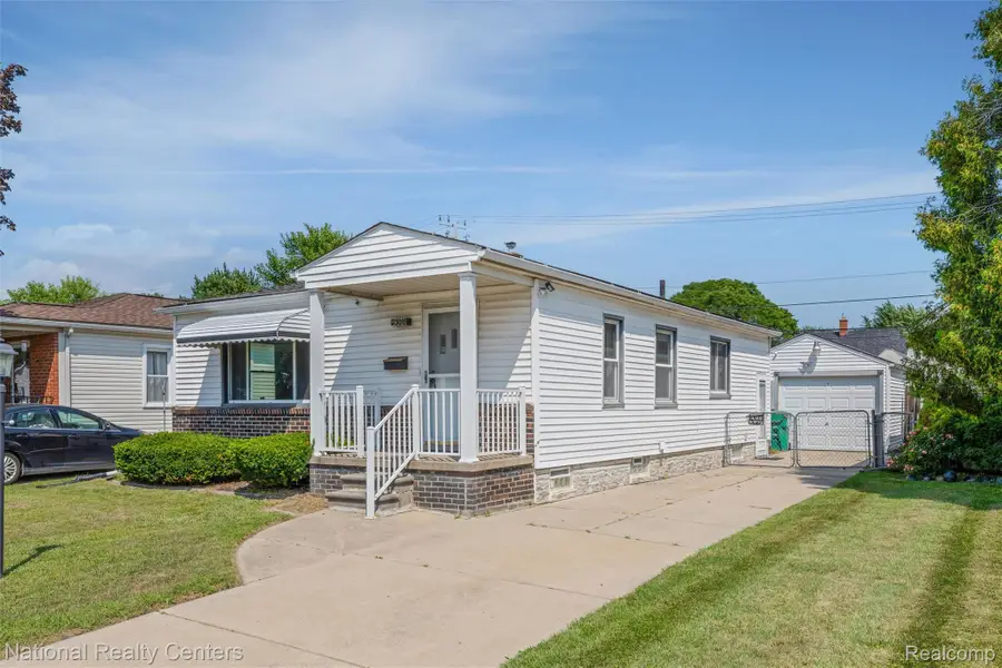 23018 Lambrecht Avenue, Eastpointe, MI 48021 - Image #2
