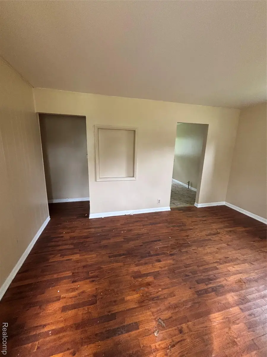 2719 Branch Road, Flint, MI 48506 - Image #2