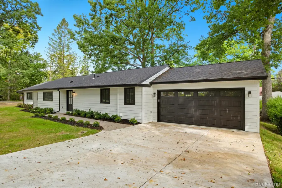 5190 Westcombe Lane, West Bloomfield, MI 48324 - Image #2