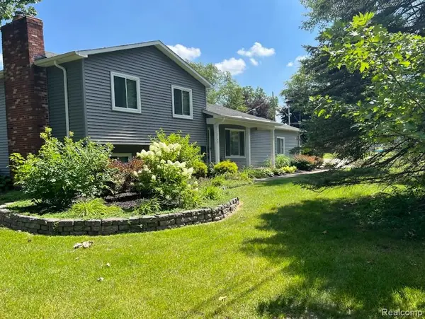 12147 Torrey Road, Fenton, MI 48430