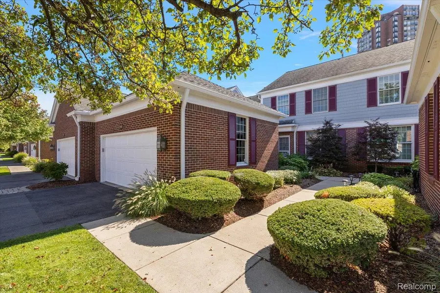 9000 Harbor Place Drive, Saint Clair Shores, MI 48080 - Image #2