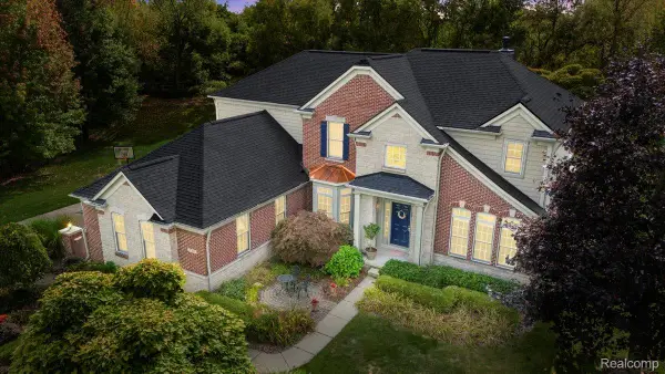 3707 Barn Meadow Court, LakeOrion, MI 48362