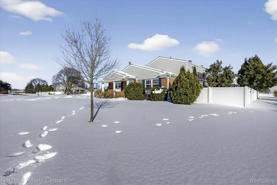 24825 Olde Orchard Street, Novi, MI 48375 - Image #3