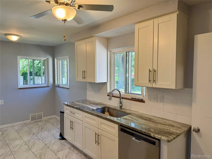 24051 Rensselaer Street, Oak Park, MI 48237 - Image #3